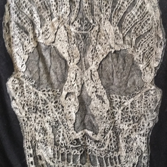 Skull blouse - Picture 3 of 3